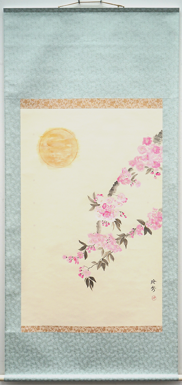 月を愛でる　花の下で